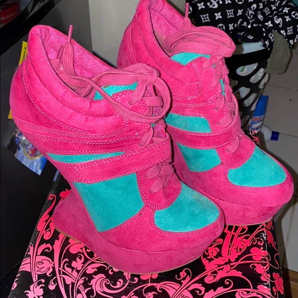 Fuchsia Suede & Green Heel Less Heels